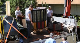 Arrival of the Cray 2 at Musée Bolo