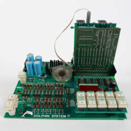 Le Dauphin – 1977, développé pour initier les jeunes des clubs d'électronique, le Dauphin modulaire a été complété par Stoppani SA dès 1978 pour des applications dans l'industrie.