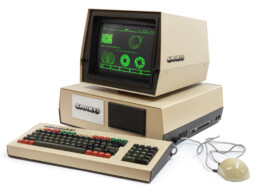 Smaky 8 – 1982, utilisé pour l’enseignement, la recherche scientifique  et les applications commerciales.  